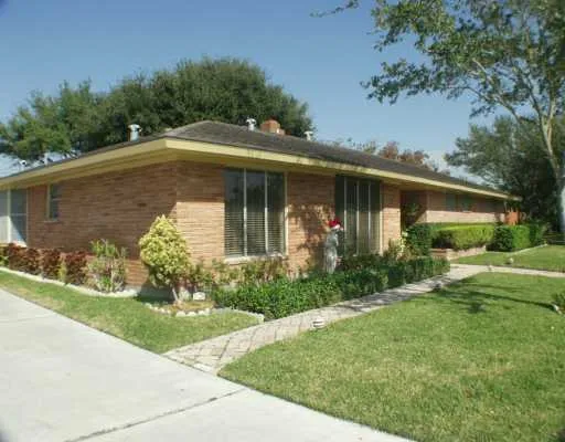 $1,995 | 426 Miramar Place, Corpus Christi, TX 78411