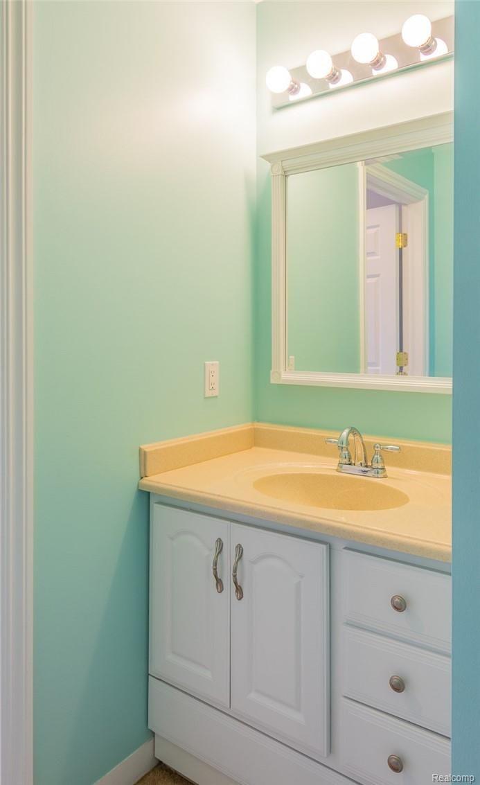 31501 Evergreen Road Franklin, MI 48025 - Photo 32 of 52 Jack/Jill Bath for 3rd Bedroom