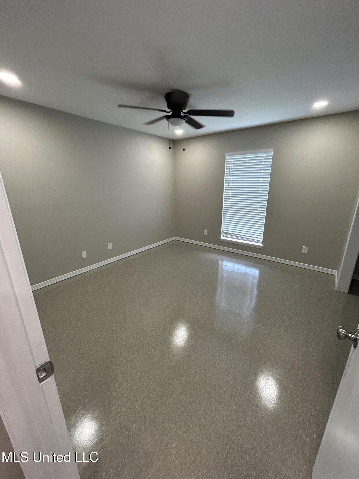 1004 Telly Road, Unit A Picayune, MS 39466 - Photo 5 of 8 IMG_2144