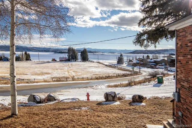 a view of a water fountain