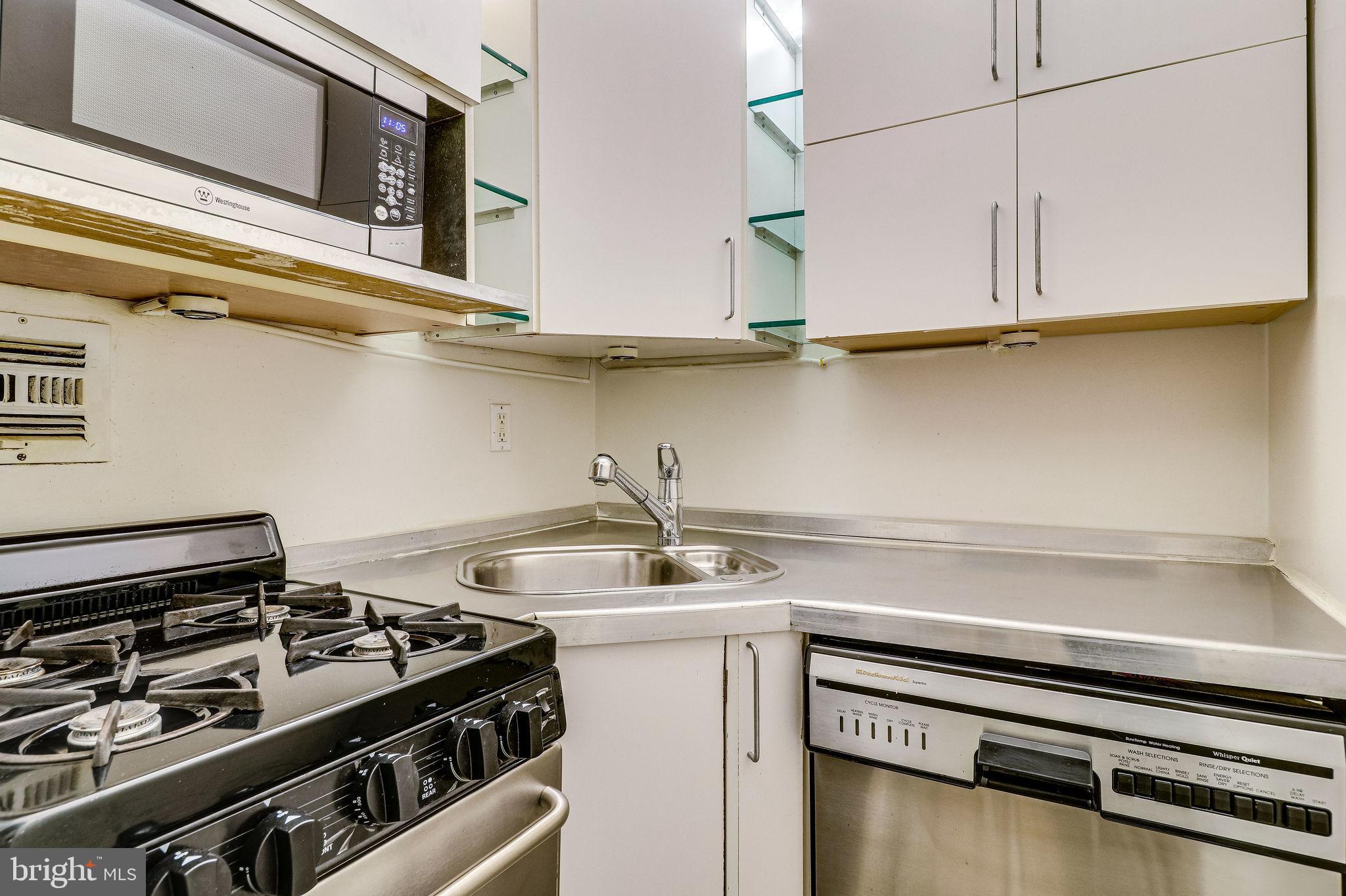 1111 Arlington Boulevard, Unit 812 Arlington, VA 22209 - Photo 23 of 37 a kitchen with a stove and a microwave