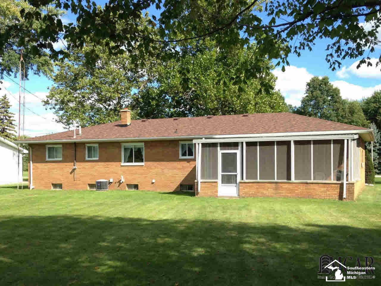 15221 Goutz Road Monroe, MI 48161 - Photo 8 of 10 21214939-7.JPG