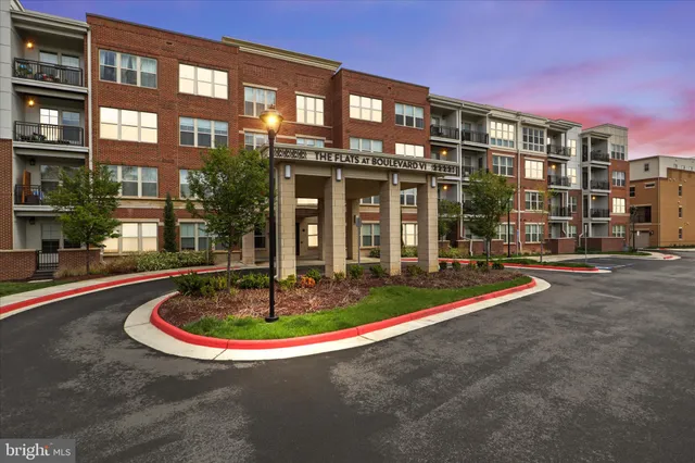 $574,000 | 10755 Fairgrounds Drive, Unit 101, Fairfax, VA 22030