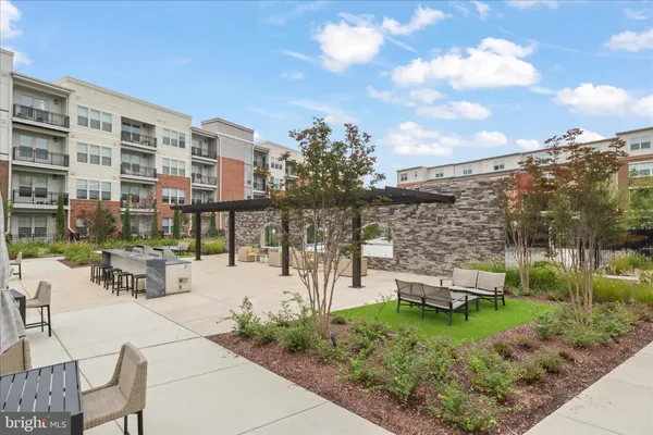 $574,000 | 10755 Fairgrounds Drive, Unit 101, Fairfax, VA 22030