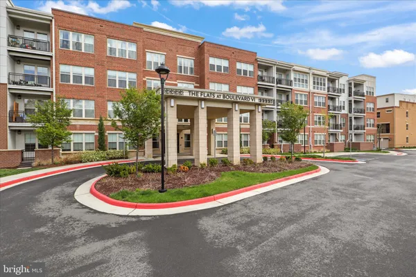 $574,000 | 10755 Fairgrounds Drive, Unit 101, Fairfax, VA 22030