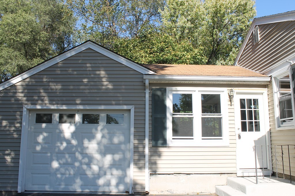 377 Stapleton Road Springfield, MA 01109 - Photo 16 of 17 a front view of a house