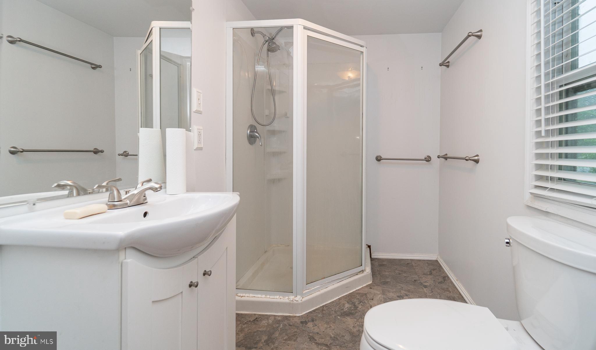 1711 Twickenham Road Pasadena, MD 21122 - Photo 11 of 33 Gallery Image 11