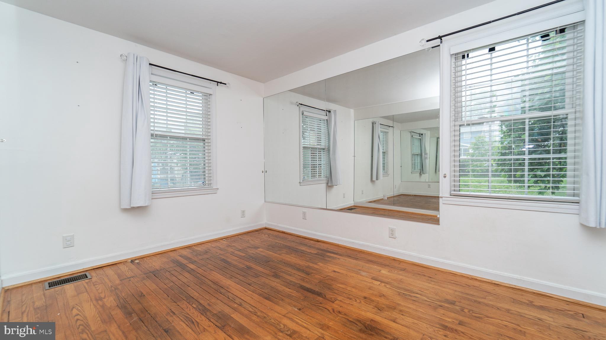 1711 Twickenham Road Pasadena, MD 21122 - Photo 13 of 33 Gallery Image 13