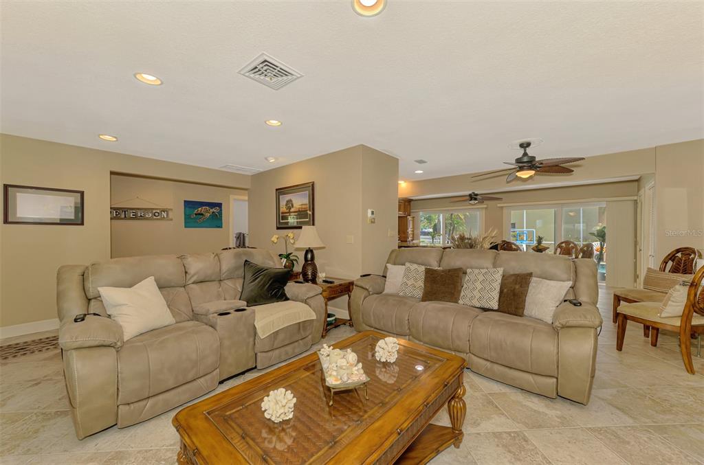 1585 Poinciana Road Venice, FL 34293 - Photo 23 of 65 Gallery Image 23