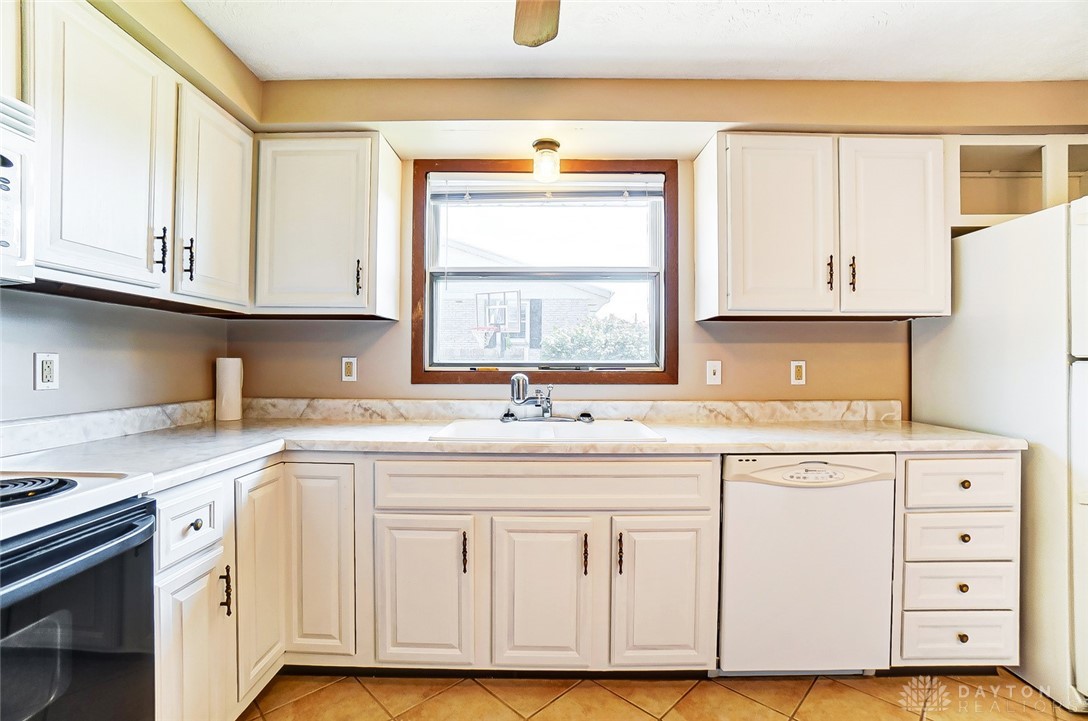 5304 West Ridgewood Road Springfield, OH 45503 - Photo 15 of 59