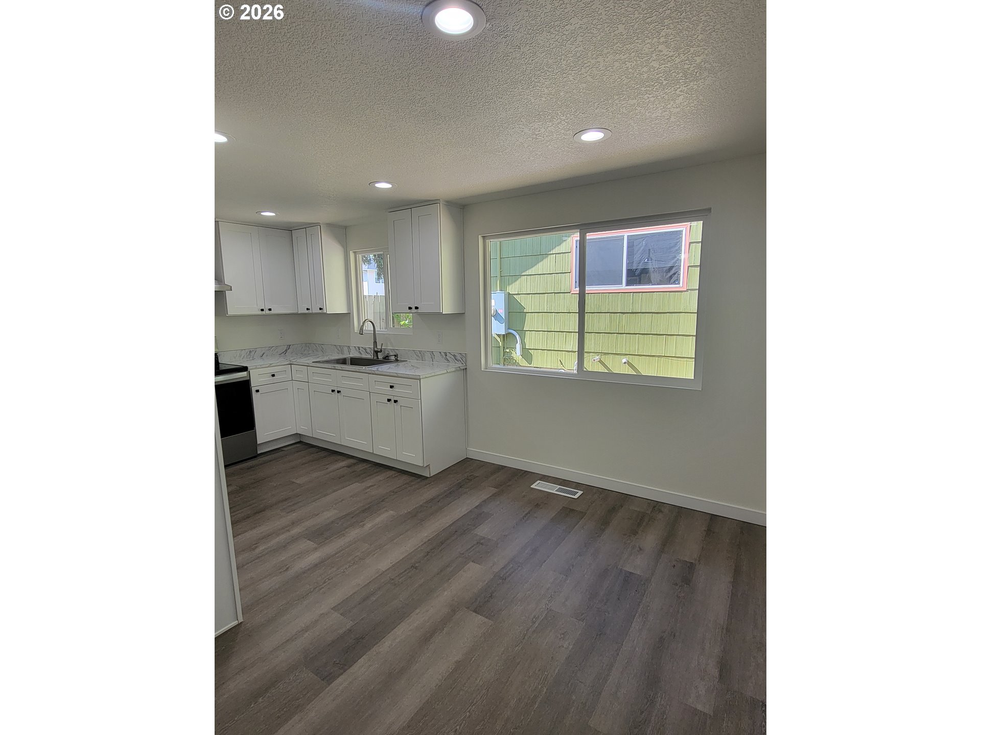 945 18th Street Northeast Salem, OR 97301 - Photo 8 of 31