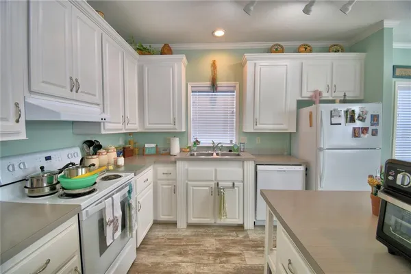 $195,000 | 4925 Cypress Gardens Road, Unit 100, Winter Haven, FL 33884