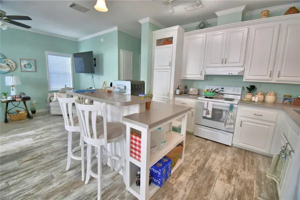 $195,000 | 4925 Cypress Gardens Road, Unit 100, Winter Haven, FL 33884