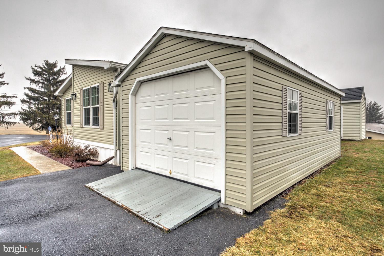 64 Ridgewood Manor Manheim, PA 17545 - Photo 6 of 37 Gallery Image 6