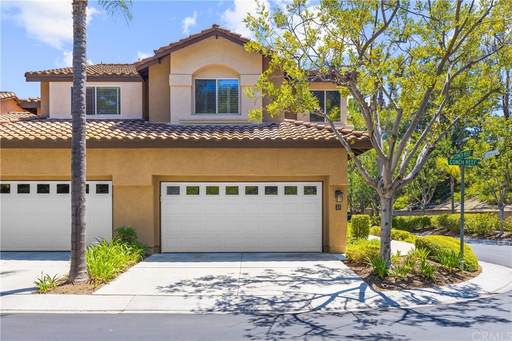Incredible end unit town home in The Windwards community of Aliso Viejo!