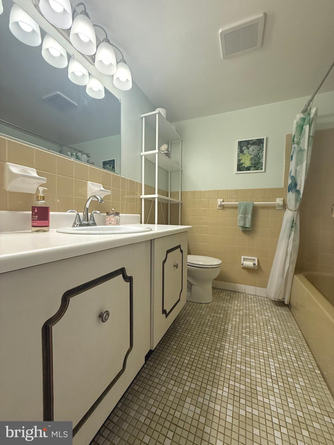 8910 Krewstown Road, Unit 111 Philadelphia, PA 19115 - Photo 16 of 24 Gallery Image 16