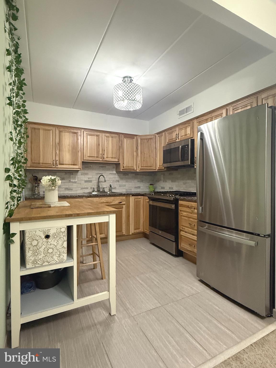 8910 Krewstown Road, Unit 111 Philadelphia, PA 19115 - Photo 9 of 24 Gallery Image 9