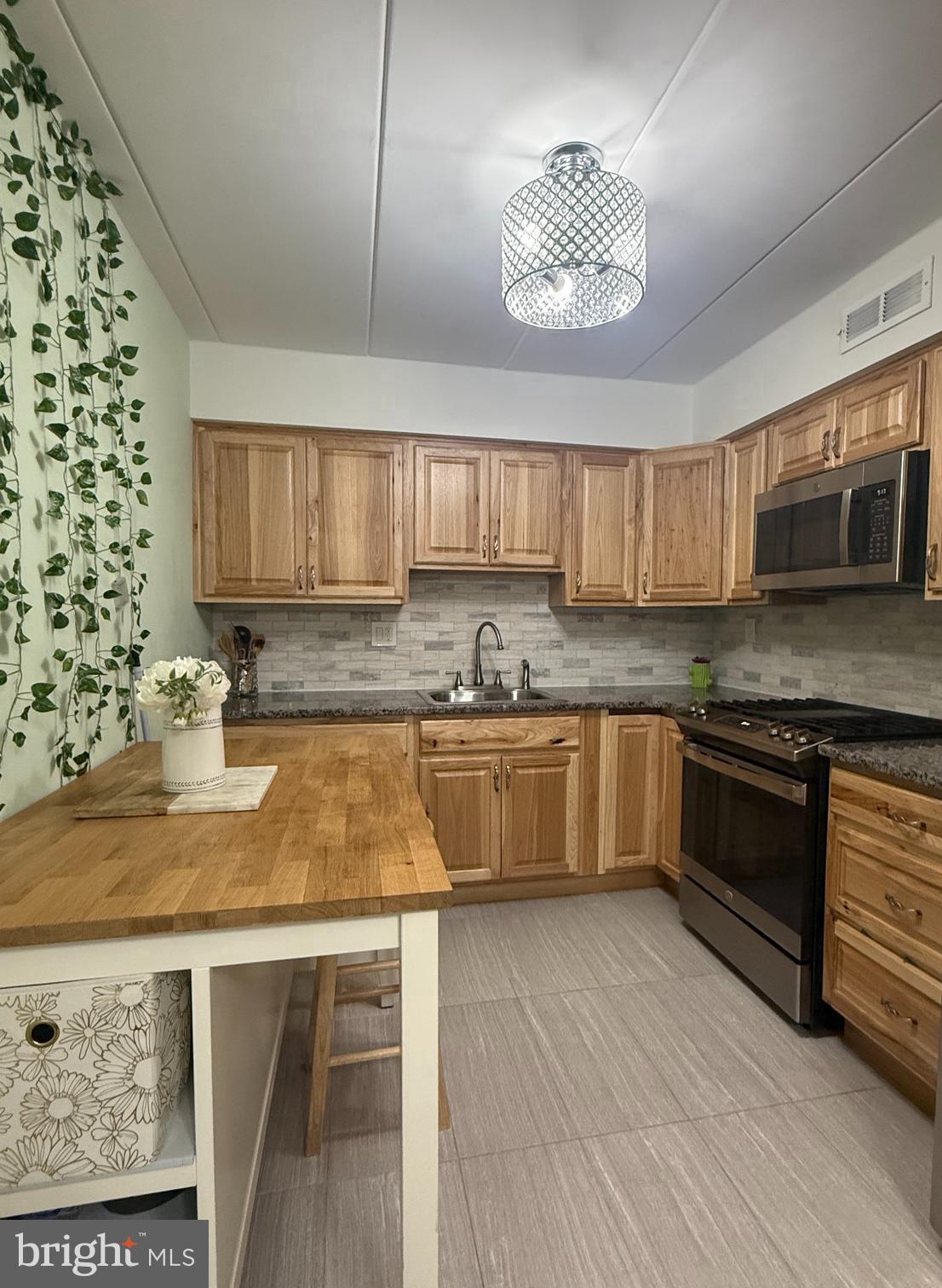 8910 Krewstown Road, Unit 111 Philadelphia, PA 19115 - Photo 10 of 24 Gallery Image 10