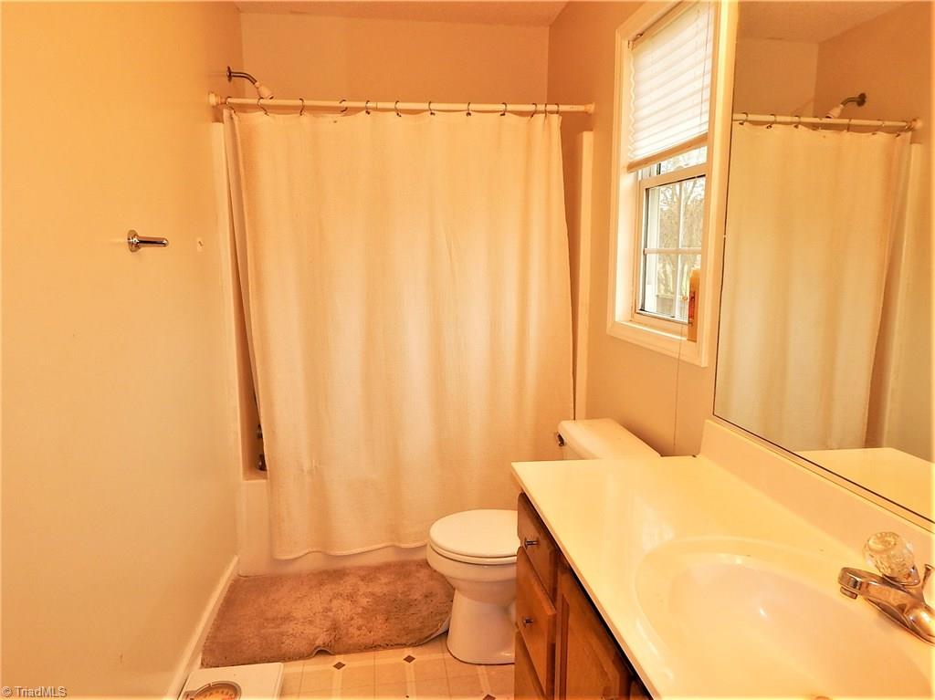 196 Lawrence Road Stokesdale, NC 27357 - Photo 13 of 24 Master bathroom