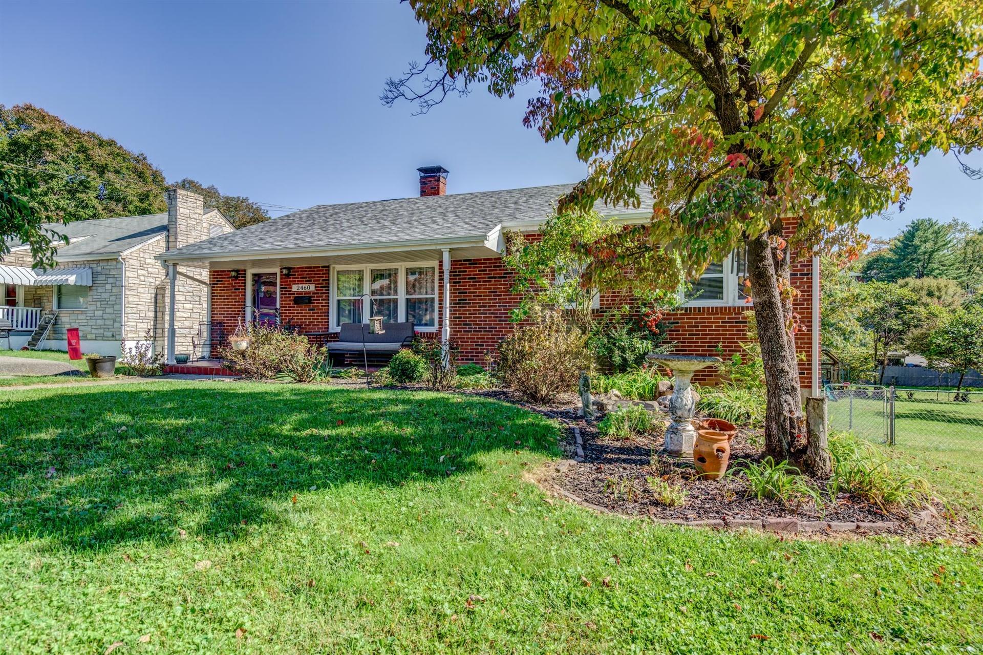 2460 Lofton Road Southwest Roanoke, VA 24015 - Photo 3 of 32 03-100520200002