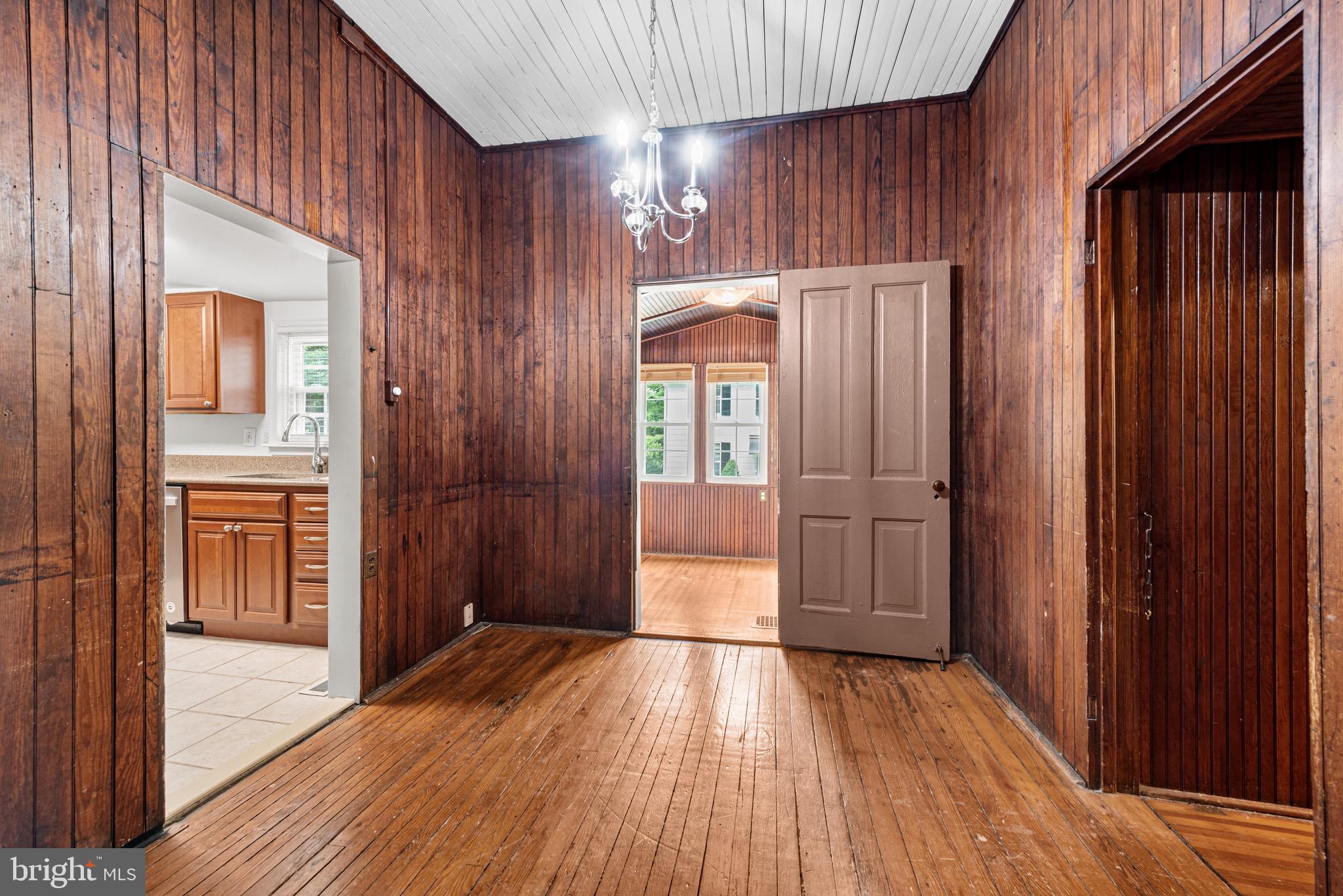 6204 Gernand Road Baltimore, MD 21209 - Photo 7 of 19