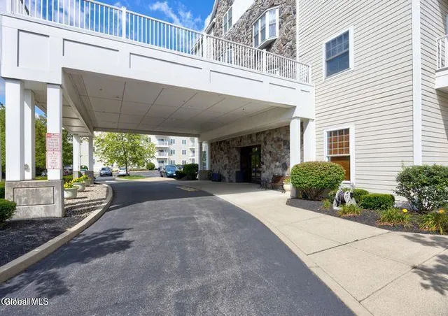 $335,000 | 8 Wall Street, Unit 106, Clifton Park, NY 12065