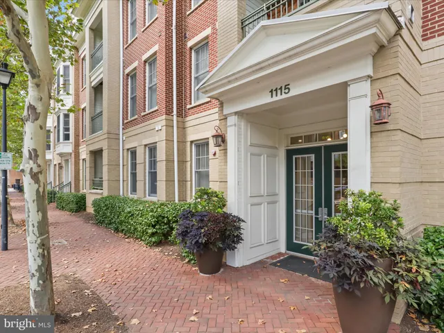 $3,700 | 1115 Cameron Street, Unit 114, Alexandria, VA 22314