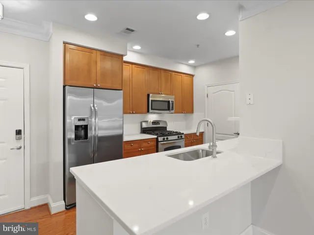 $3,700 | 1115 Cameron Street, Unit 114, Alexandria, VA 22314