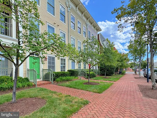 $3,700 | 1115 Cameron Street, Unit 114, Alexandria, VA 22314
