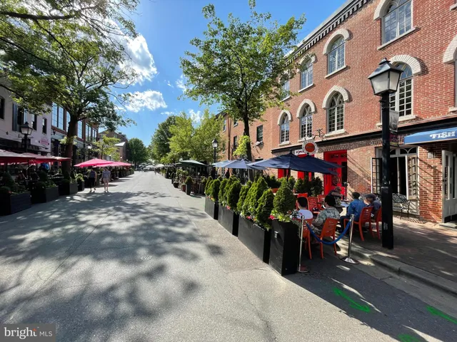 $3,700 | 1115 Cameron Street, Unit 114, Alexandria, VA 22314