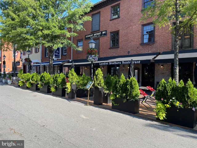 $3,700 | 1115 Cameron Street, Unit 114, Alexandria, VA 22314