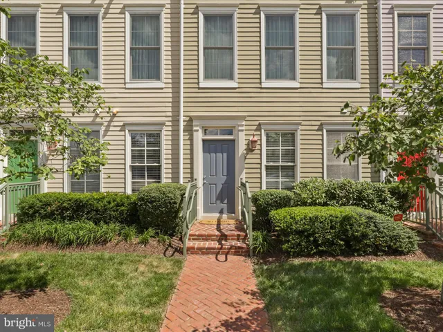$3,700 | 1115 Cameron Street, Unit 114, Alexandria, VA 22314