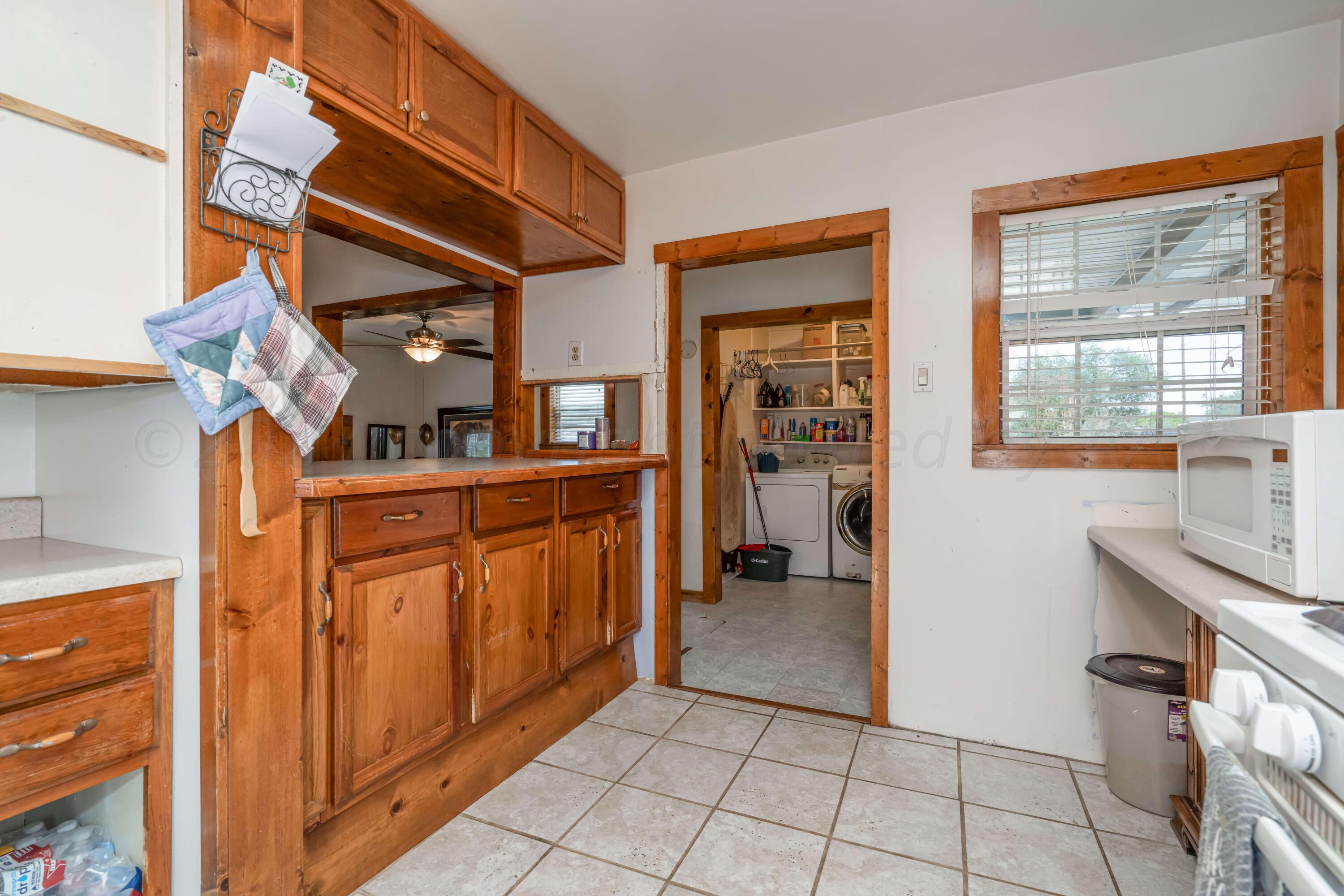 1518 Poplar Street Amarillo, TX 79107 - Photo 11 of 24 1518 Poplar-11 KITCHEN