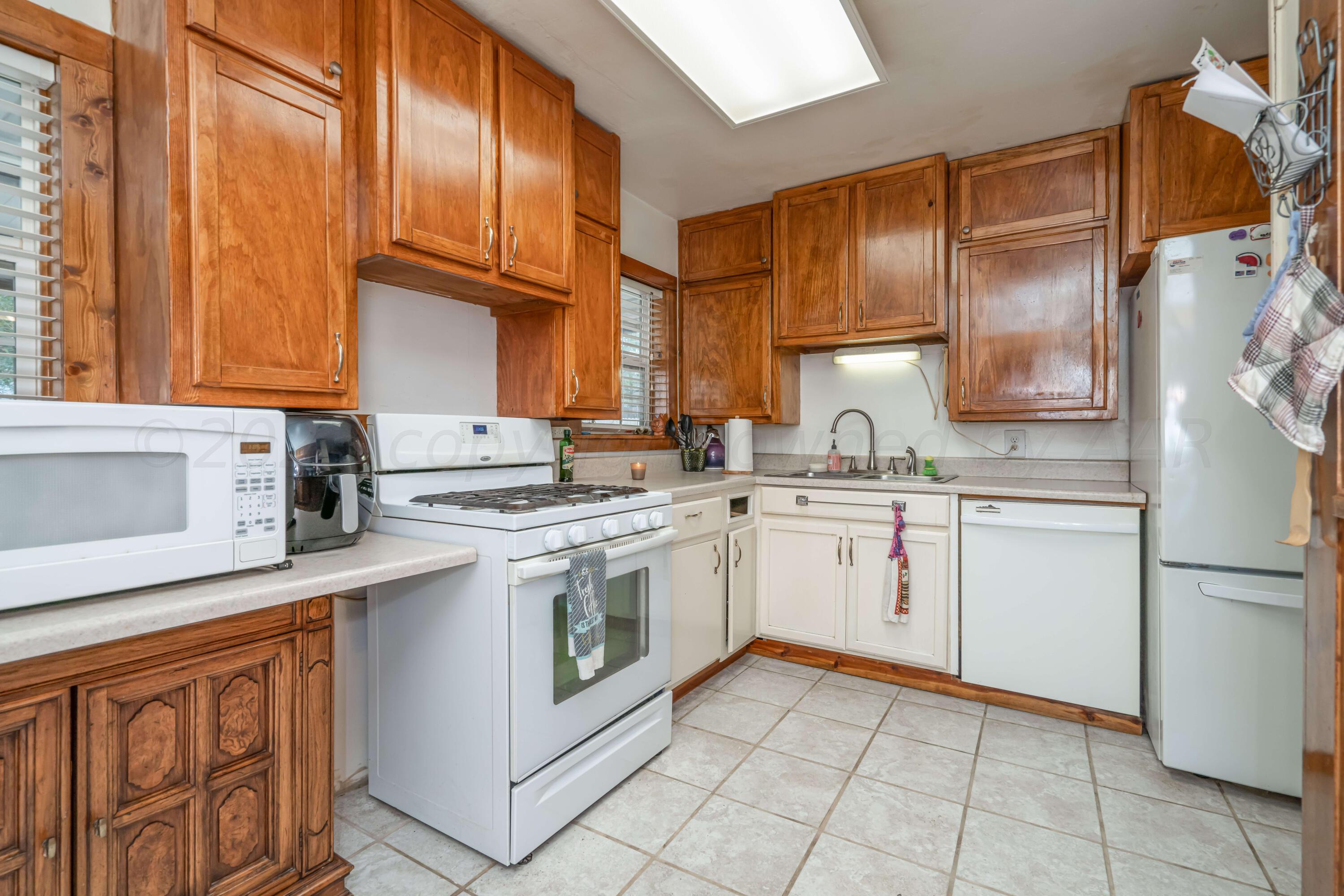 1518 Poplar Street Amarillo, TX 79107 - Photo 12 of 24 1518 Poplar-12 KITCHEN