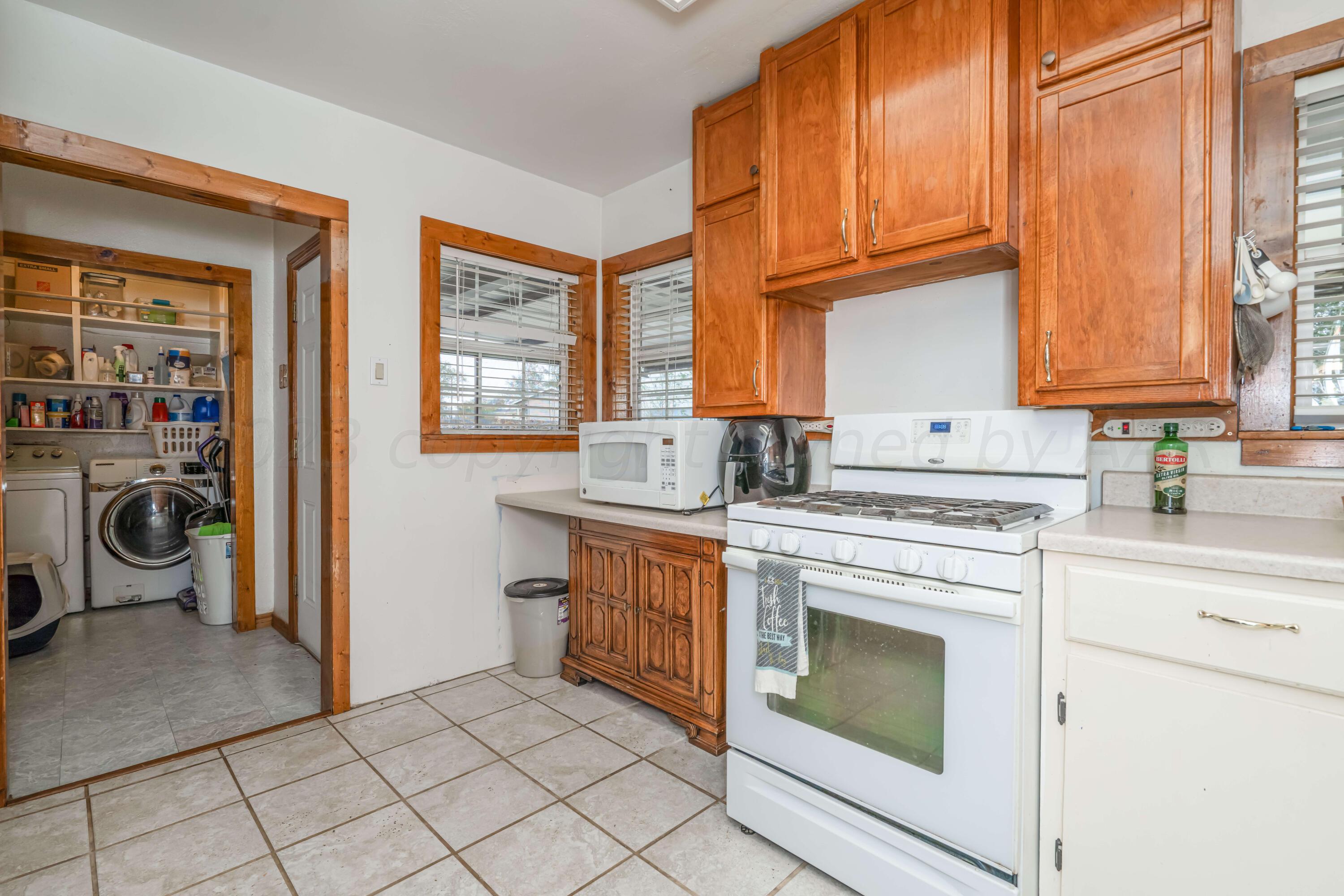 1518 Poplar Street Amarillo, TX 79107 - Photo 10 of 24 1518 Poplar-10 KITCHEN