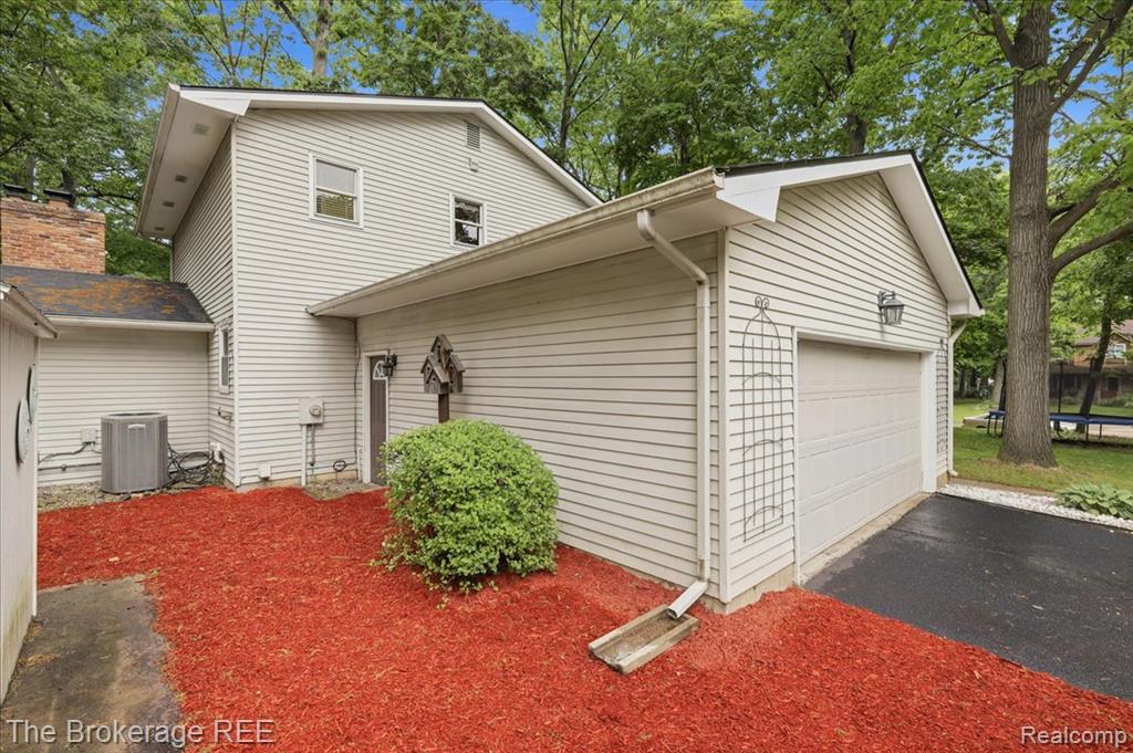 5639 Cross Village Road Grand Blanc, MI 48439 - Photo 6 of 30