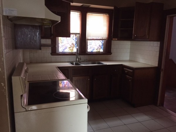 449 Coggeshall Street Fall River, MA 02721 - Photo 12 of 13 Gallery Image 12