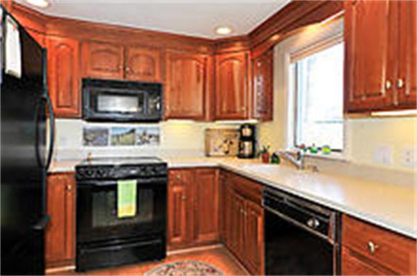 6 Fairfield Road Framingham, MA 01701 - Photo 2 of 20 Gallery Image 2