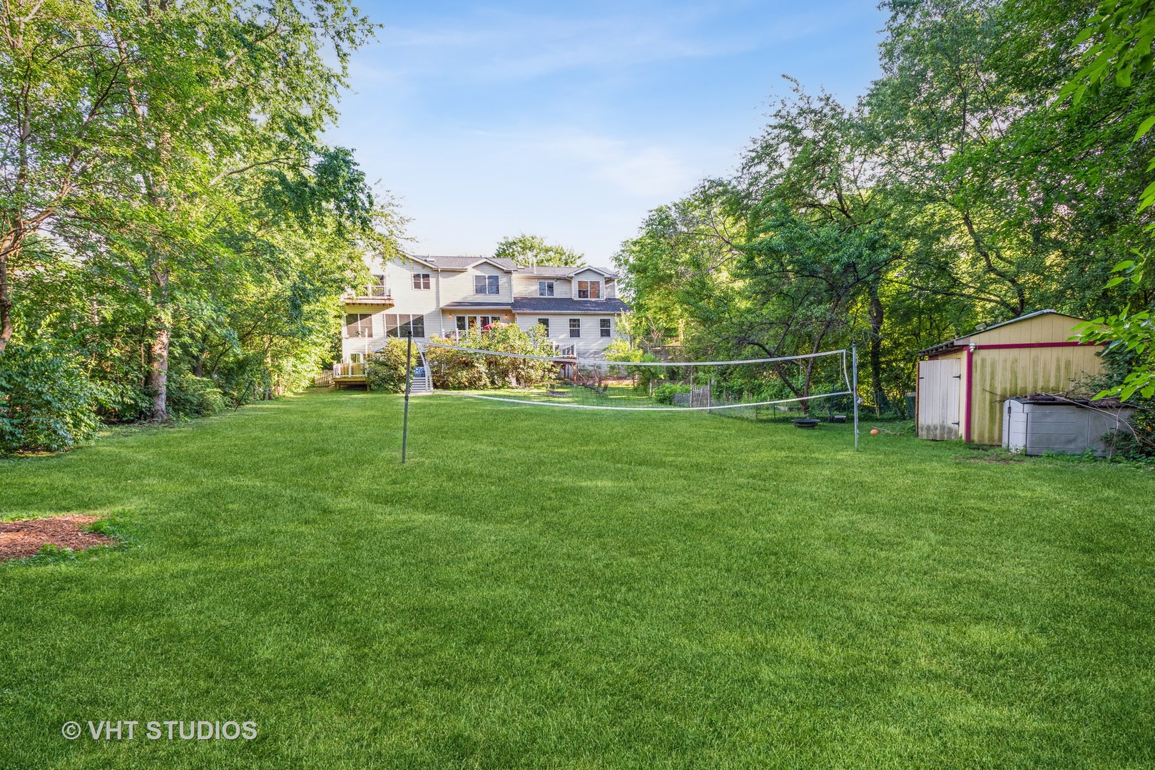 708 Riedy Road Lisle, IL 60532 - Photo 4 of 25 a view of a volley ball court