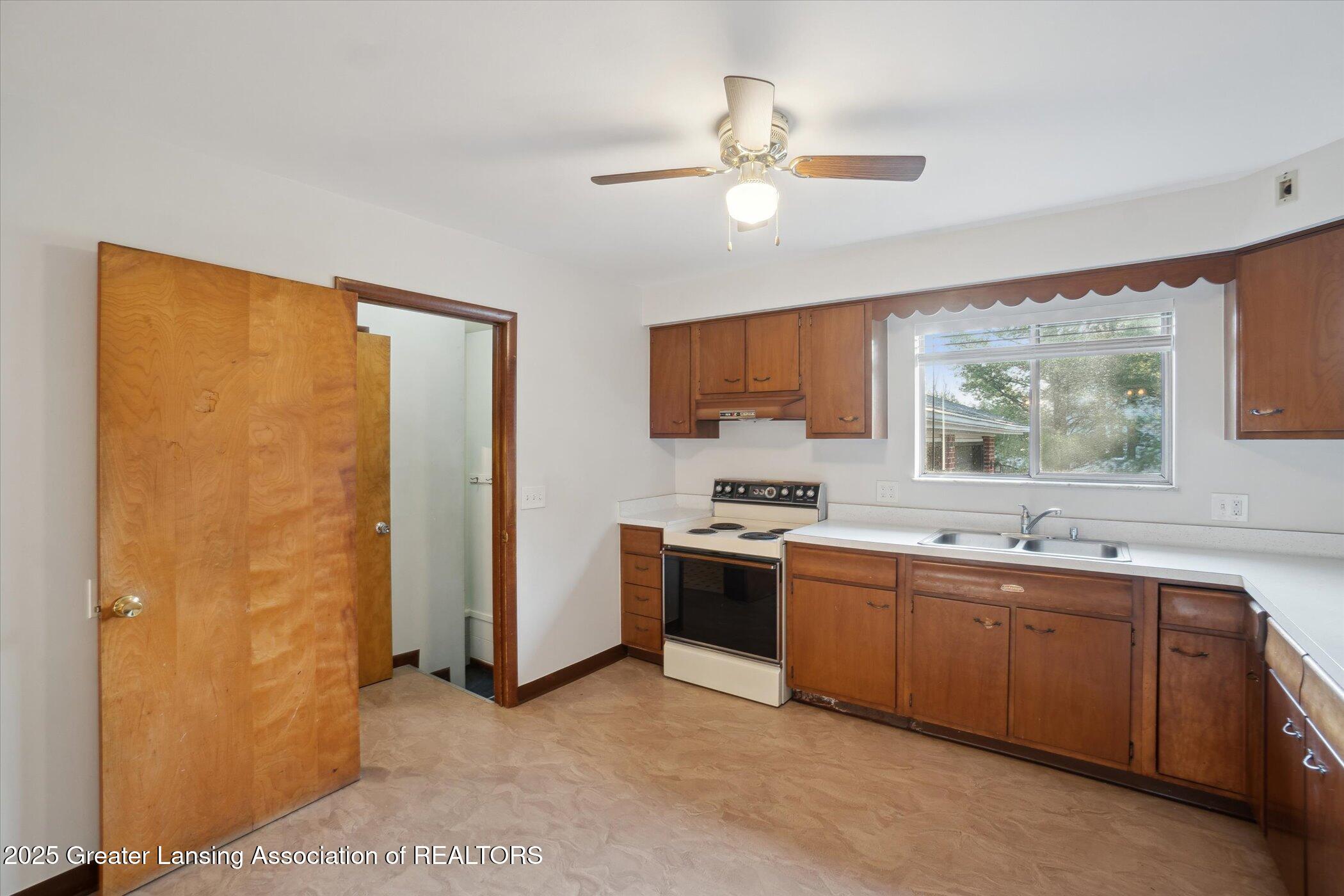7700 West Beard Road Perry, MI 48872 - Photo 15 of 50 Kitchen
