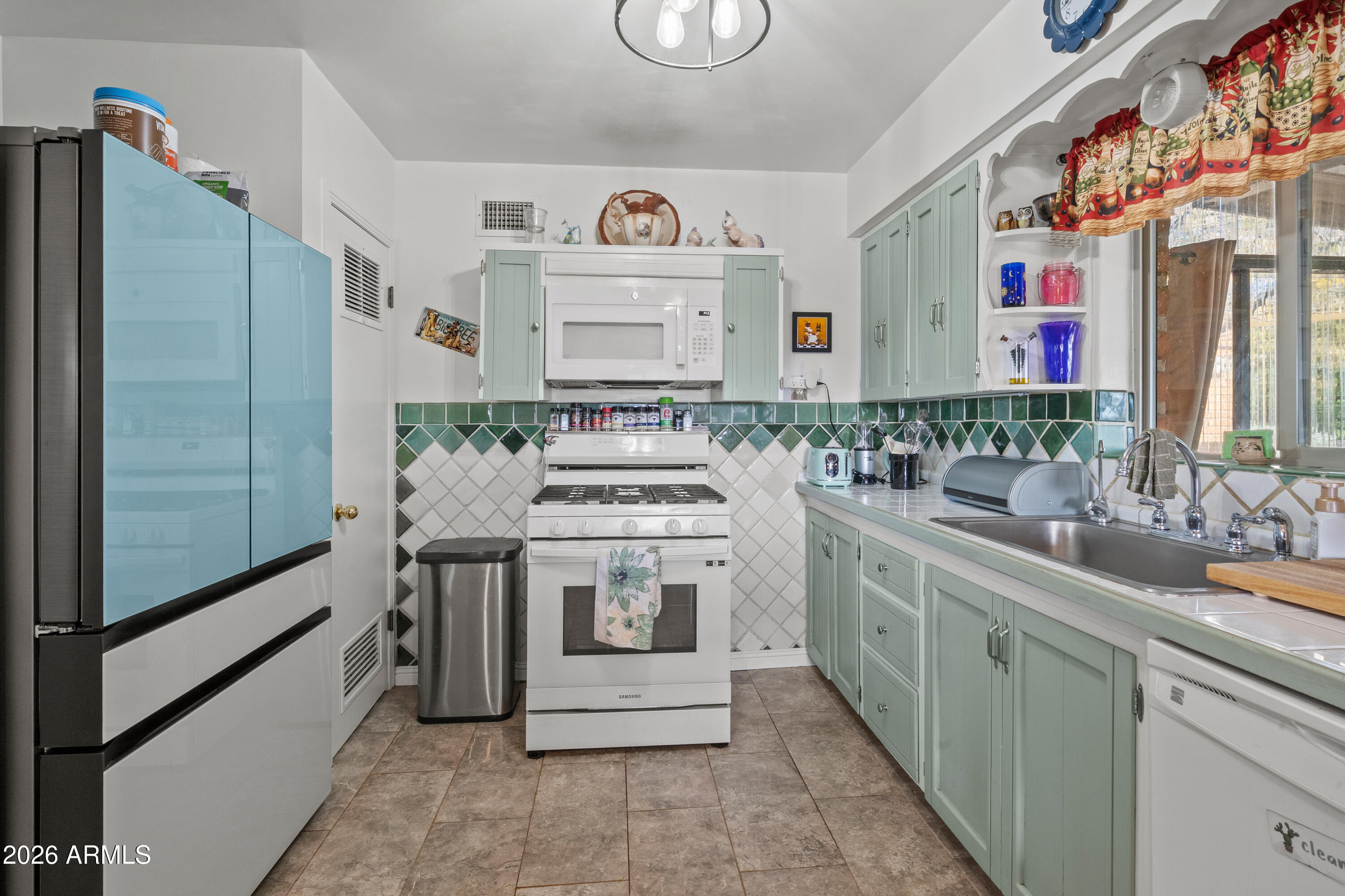 113 Nighthawk Avenue Bisbee, AZ 85603 - Photo 7 of 36 2 Interior 8