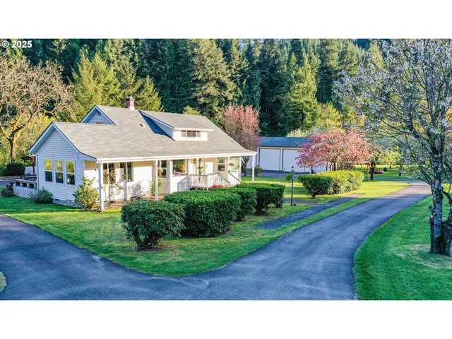 a view of house with a yard