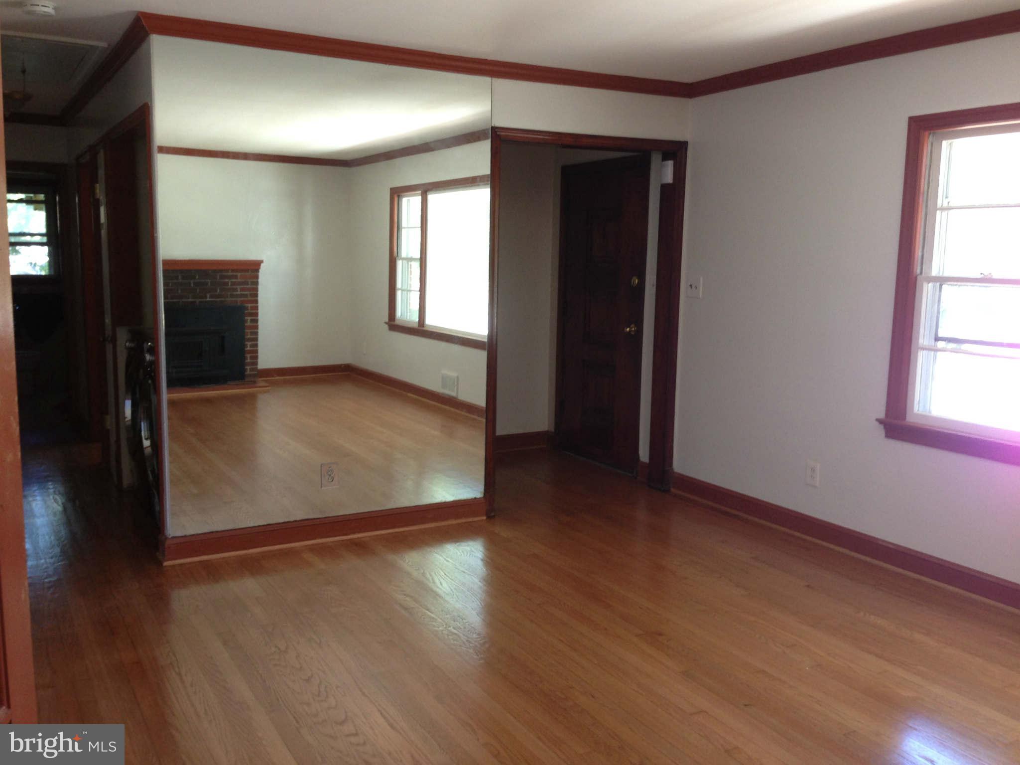 7409 Riverdale Road Lanham, MD 20706 - Photo 3 of 28 Living Room