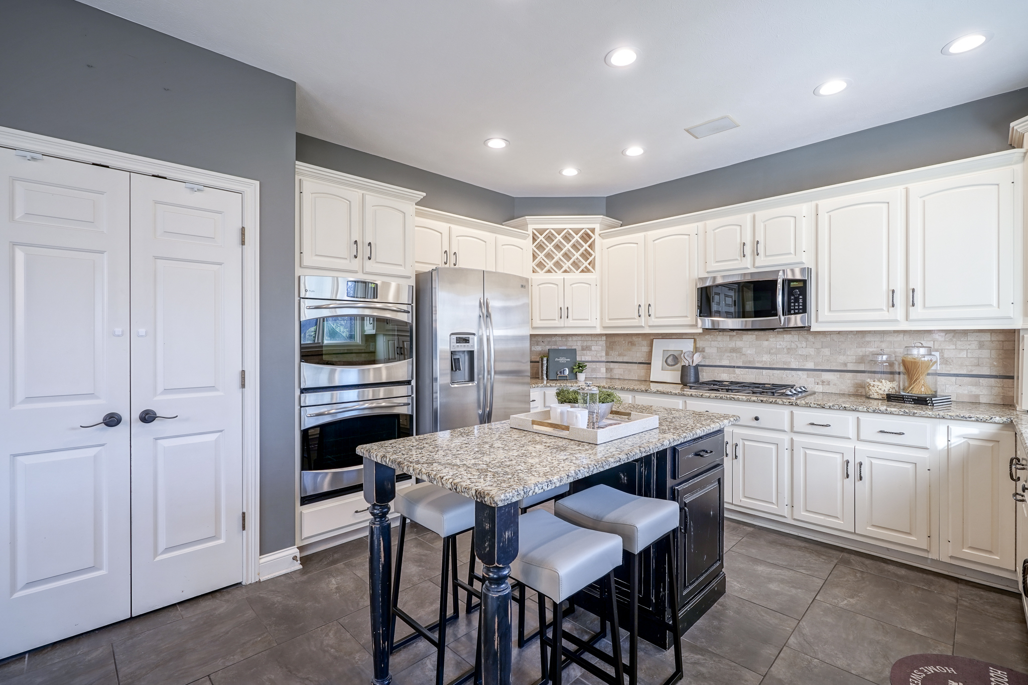 10252 Springstone Road Fishers, IN 46055 - Photo 18 of 64