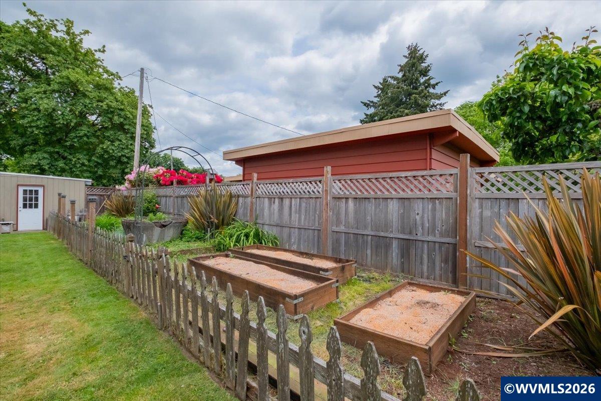 626 East Isabella Street Lebanon, OR 97355 - Photo 36 of 38