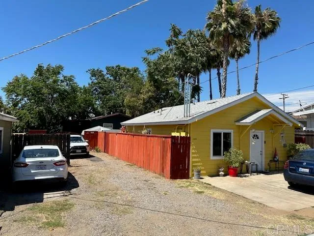 a view of a car park in front of house