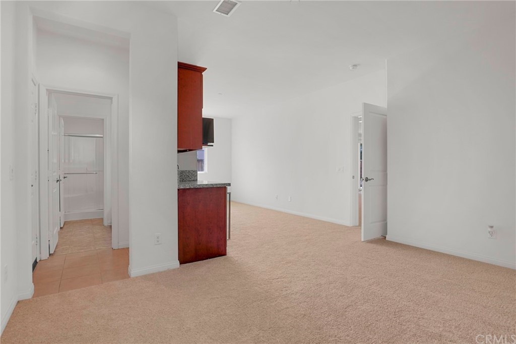 29309 First Green Lake Elsinore, CA 92530 - Photo 20 of 59 an empty room with closet and mirror