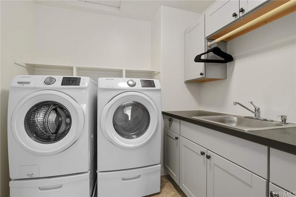29309 First Green Lake Elsinore, CA 92530 - Photo 28 of 59 a utility room with dryer and washer