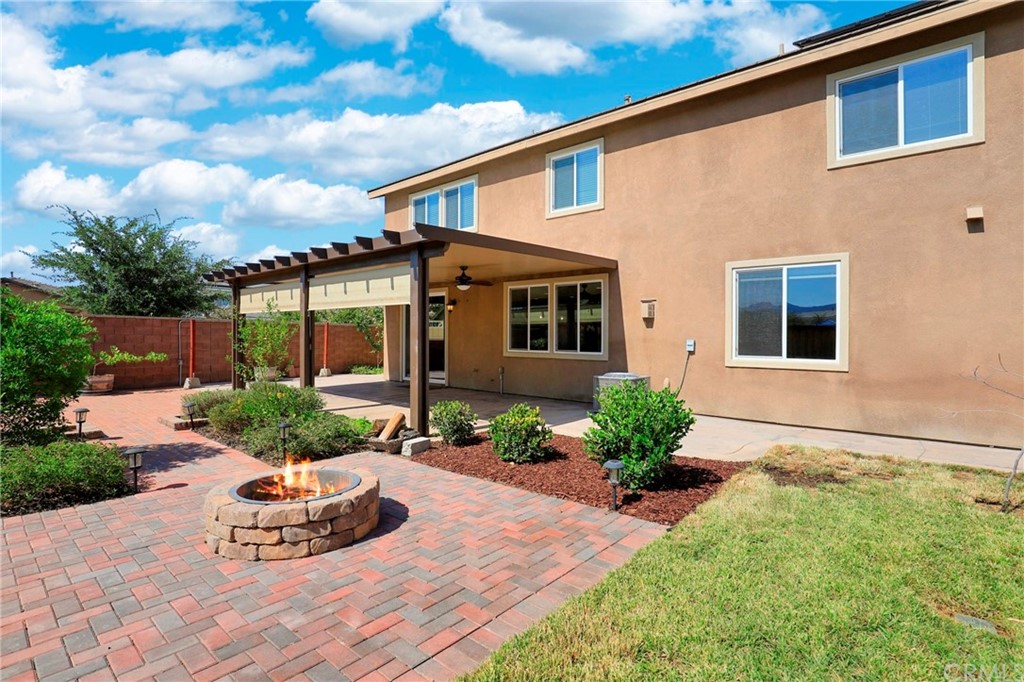 29309 First Green Lake Elsinore, CA 92530 - Photo 47 of 59 a front view of a house with a yard