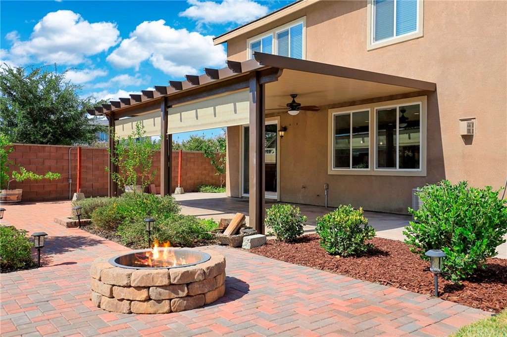 29309 First Green Lake Elsinore, CA 92530 - Photo 48 of 59 a view of a house with backyard and sitting area